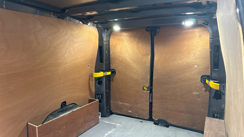 Ford Transit Custom 300 L2 Diesel Fwd 2.0 EcoBlue 130ps Low Roof Limited Van